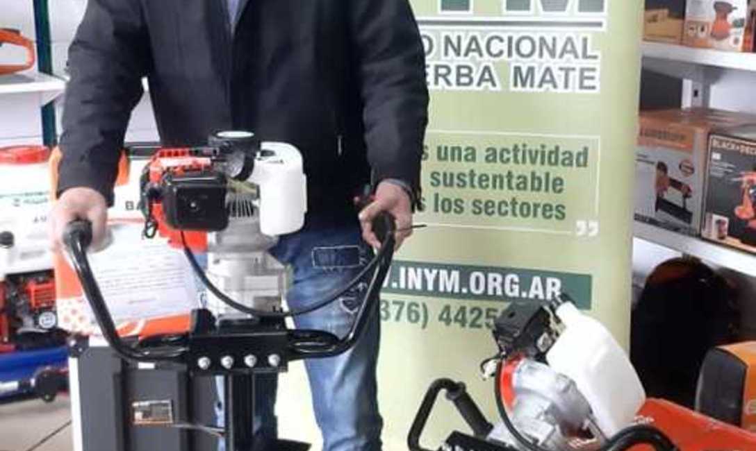 Imagen de Contin&uacute;a la entrega de herramientas a productores