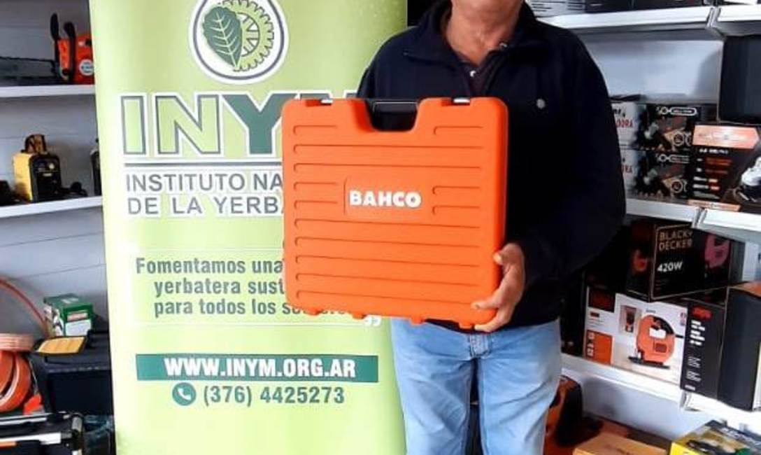 Imagen de Contin&uacute;a la entrega de herramientas a productores