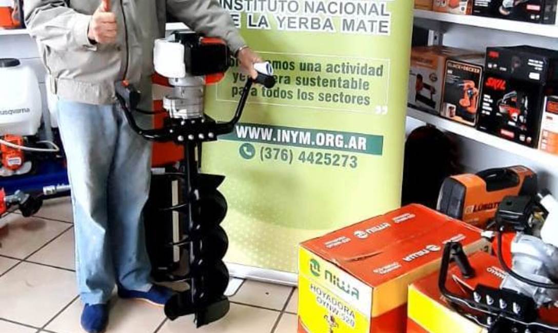 Imagen de Contin&uacute;a la entrega de herramientas a productores