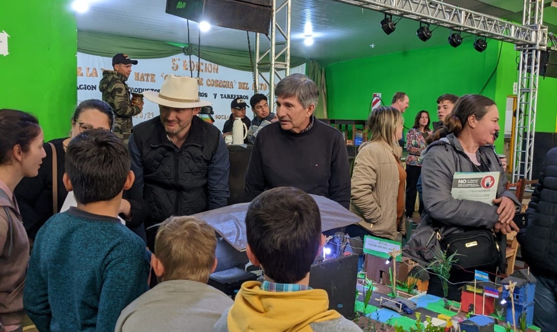 Imagen de Respaldo al pequeño productor en la V Fiesta del Cierre de Cosecha del Alto Uruguay Imagen de Respaldo al pequeño productor en la V Fiesta del Cierre de Cosecha del Alto Uruguay