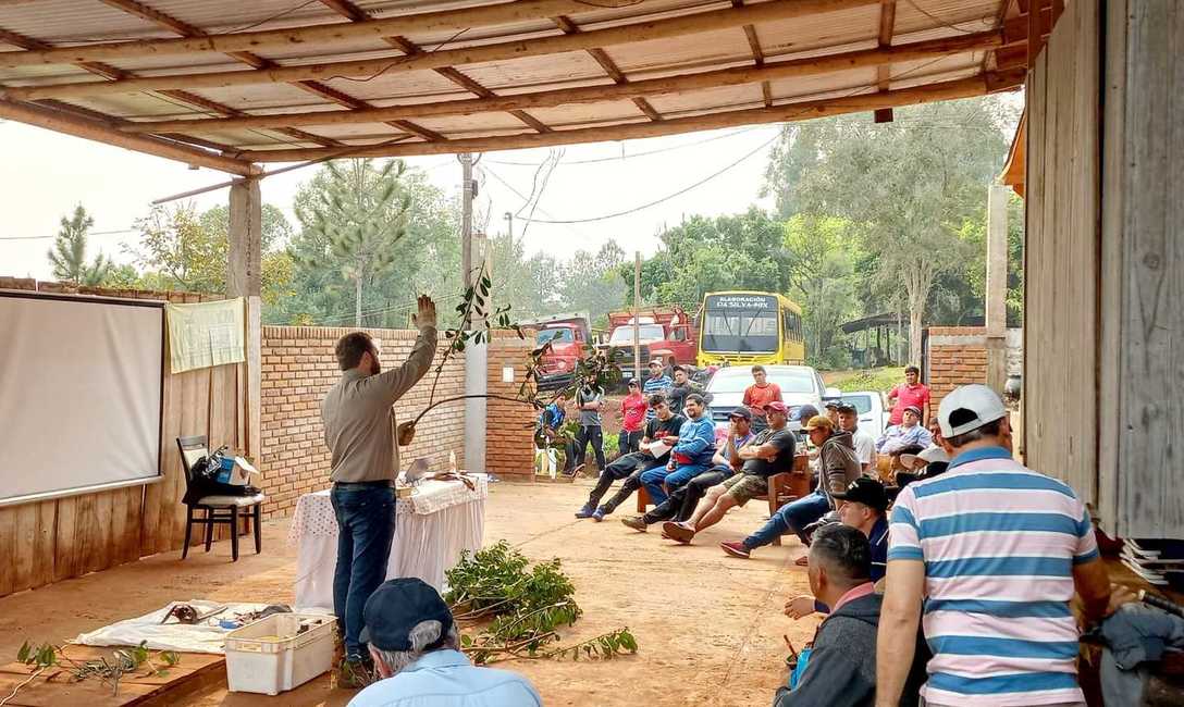 Imagen de Capacitaci&oacute;n con tareferos de Jard&iacute;n Am&eacute;rica