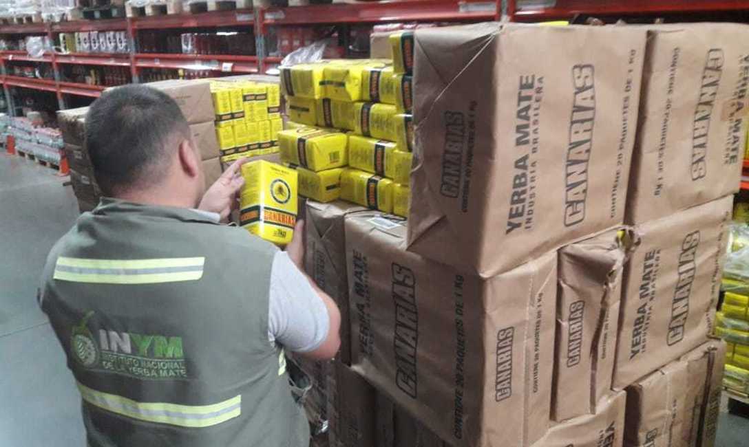 Imagen de El INYM decomis&oacute; yerba mate importada y sin estampillas en un local mayorista de Posadas