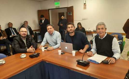 El diputado nacional Diego Sartori; el vicepresidente del INYM, Ricardo Maciel; el ministro del Agro de Misiones, Facundo Sartori y el diputado nacional Carlos Fernández.