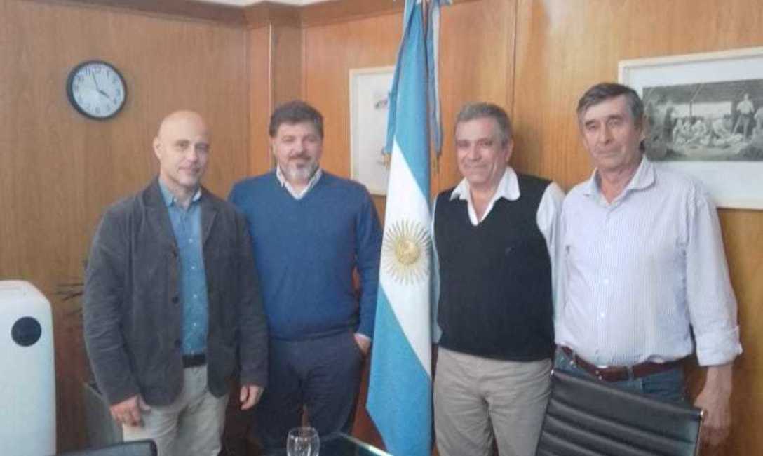 Imagen de Reunión de referentes de productores yerbateros en la Secretaria de Agricultura de Nación Imagen de Reunión de referentes de productores yerbateros en la Secretaria de Agricultura de Nación