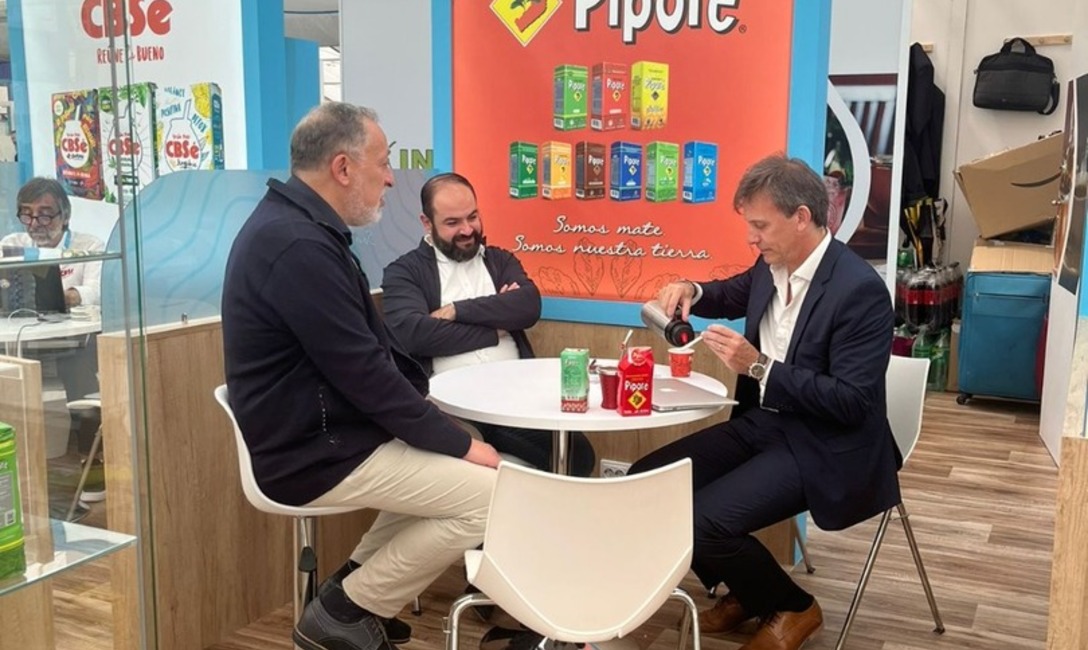 Imagen de Un domingo a puro Mate en Sial París Imagen de Un domingo a puro Mate en Sial París