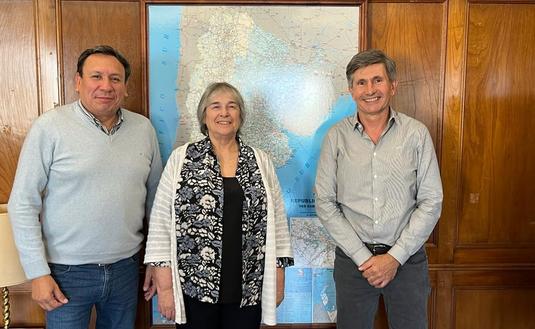 Ricardo Maciel (Vice. Pte INYM), Diana María Guillén (Pta. del SENASA) y Juan José Szychowski (Pte. del INYM)