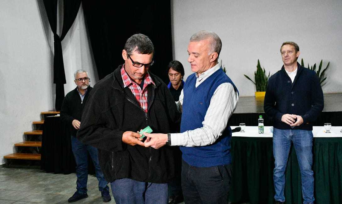 Imagen de Productores de Eldorado y Montecarlo recibieron sus carnets de Cobertura de Salud Imagen de Productores de Eldorado y Montecarlo recibieron sus carnets de Cobertura de Salud