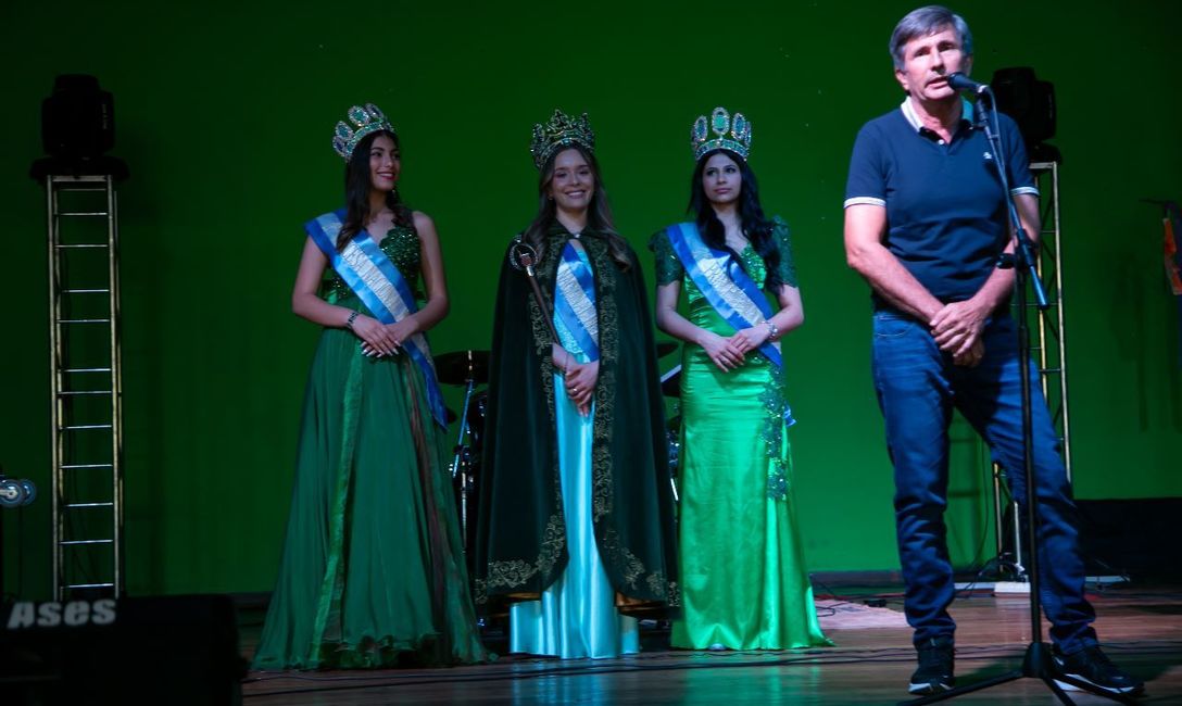 Imagen de Junto a los productores, en el cierre de la Fiesta Nacional de la Yerba Mate Imagen de Junto a los productores, en el cierre de la Fiesta Nacional de la Yerba Mate