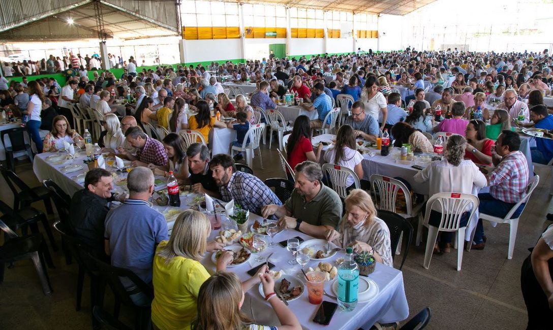Imagen de Junto a los productores, en el cierre de la Fiesta Nacional de la Yerba Mate Imagen de Junto a los productores, en el cierre de la Fiesta Nacional de la Yerba Mate