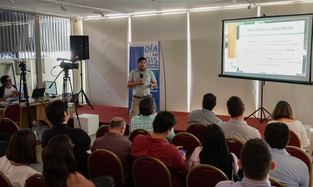 Imagen de El INYM participó del "Día GIS" con su trabajo realizado en la Detección de Cultivos de Yerba Mate Imagen de El INYM participó del "Día GIS" con su trabajo realizado en la Detección de Cultivos de Yerba Mate