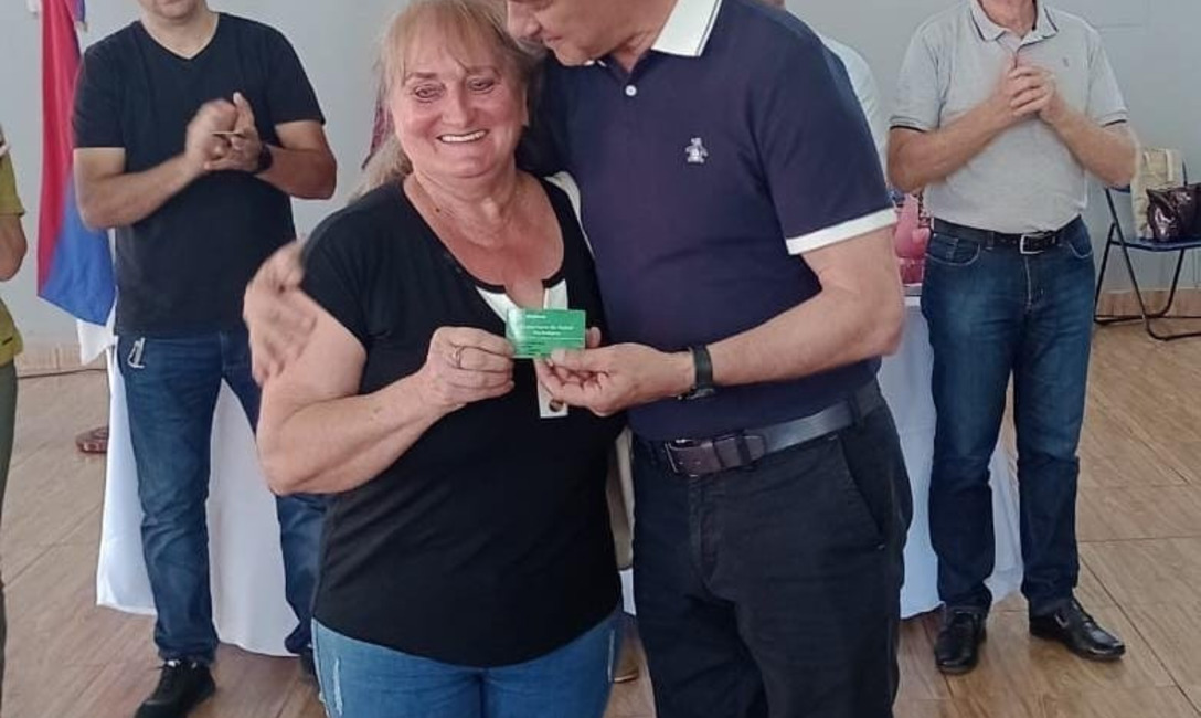 Imagen de Productores de Andresito recibieron sus carnets de cobertura de salud Imagen de Productores de Andresito recibieron sus carnets de cobertura de salud