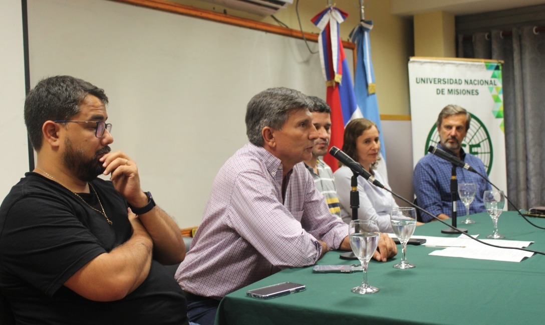 Imagen de Todo el equipo extensionista del INYM con Diplomatura en Producci&oacute;n de Yerba Mate