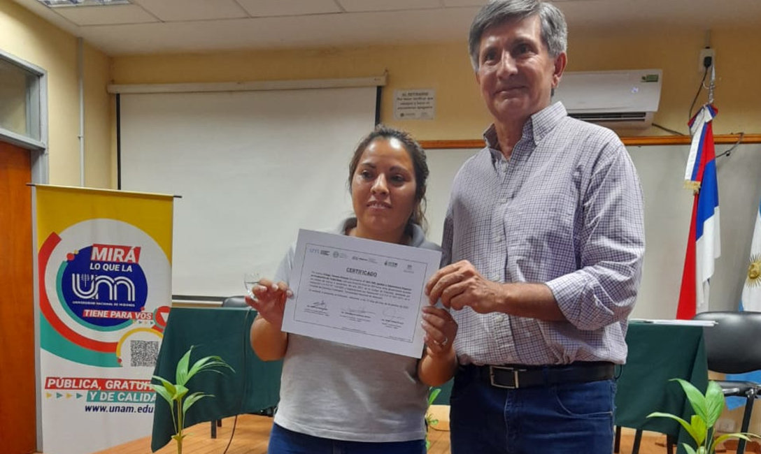 Imagen de Todo el equipo extensionista del INYM con Diplomatura en Producci&oacute;n de Yerba Mate