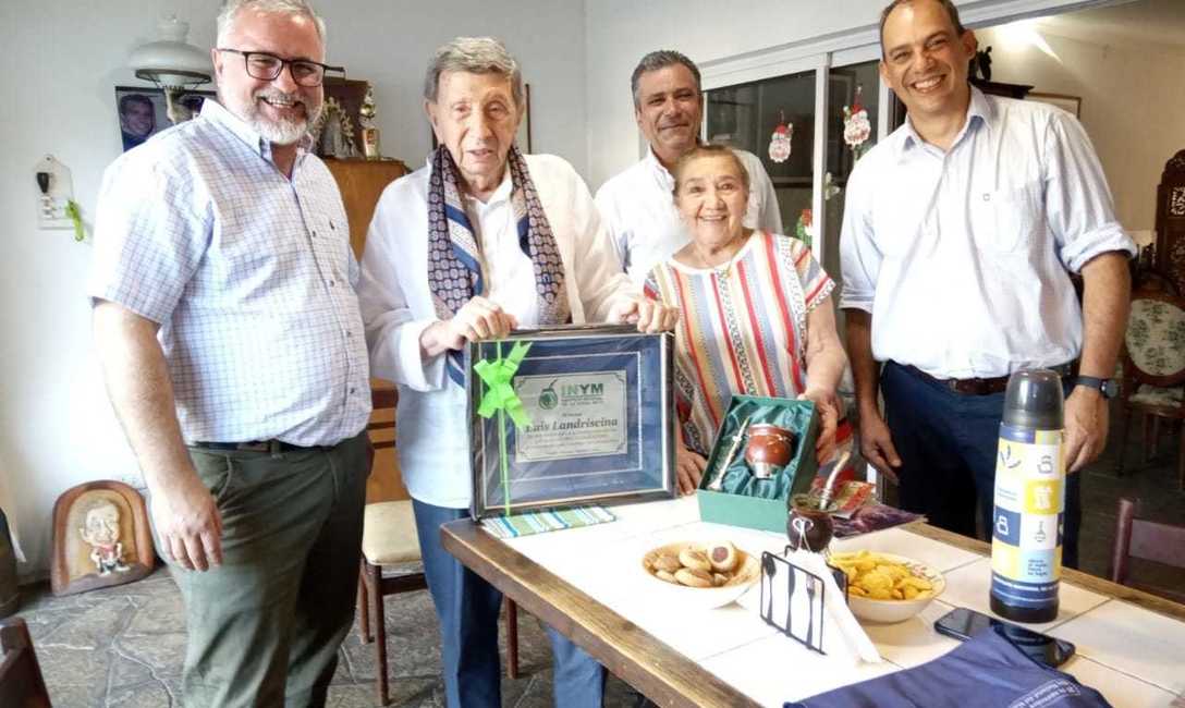 Imagen de El INYM reconoció la trayectoria de Luis Landriscina y su aporte a la difusión de la cultura matera Imagen de El INYM reconoció la trayectoria de Luis Landriscina y su aporte a la difusión de la cultura matera