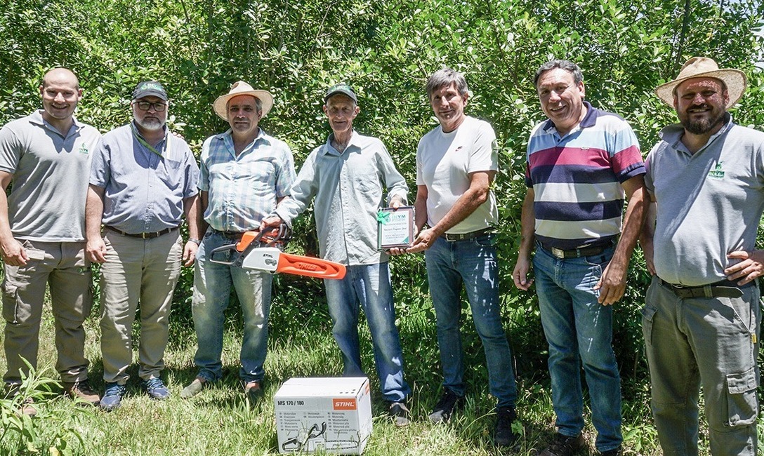 Imagen de Don Trajano Vaccari fue reconocido como “Buen Productor Yerbatero 2022 ” por su manejo amigable con la naturaleza Imagen de Don Trajano Vaccari fue reconocido como “Buen Productor Yerbatero 2022 ” por su manejo amigable con la naturaleza