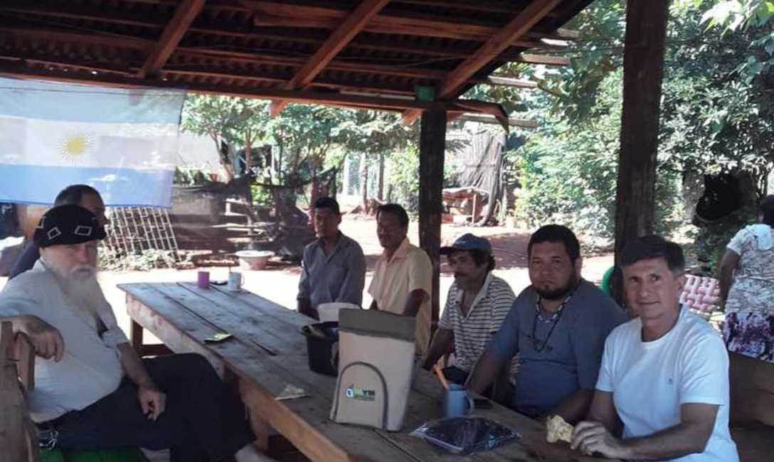 Imagen de Reuni&oacute;n en la aldea Perut&iacute;