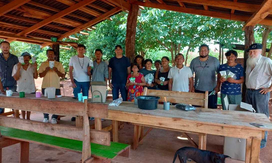 Imagen de Reuni&oacute;n en la aldea Perut&iacute;