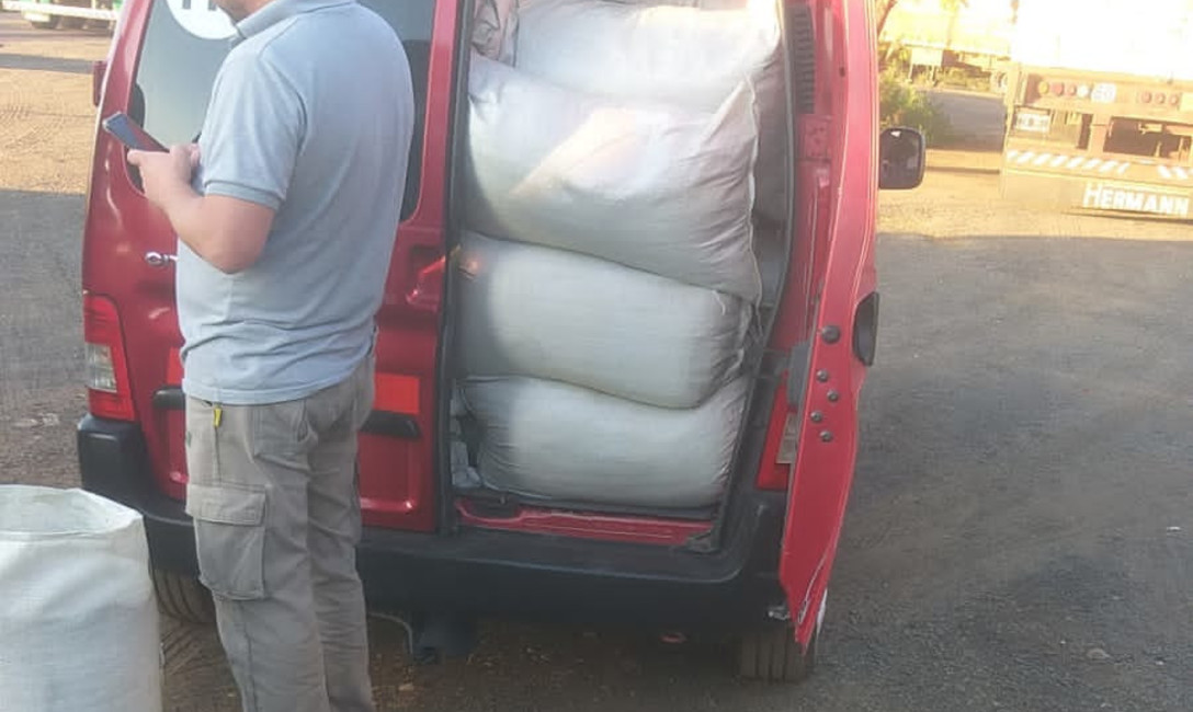 Imagen de Intervención de yerba sin estampilla Imagen de Intervención de yerba sin estampilla