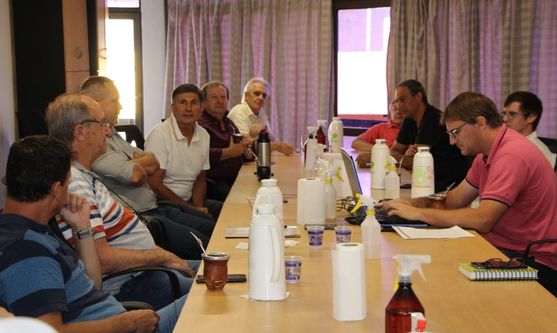 Imagen de Reunión del Presidente del INYM con representes de cooperativas Imagen de Reunión del Presidente del INYM con representes de cooperativas