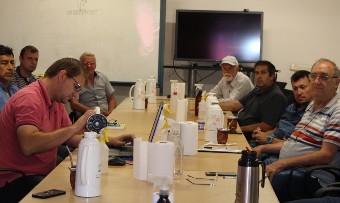 Imagen de Reunión del Presidente del INYM con representes de cooperativas Imagen de Reunión del Presidente del INYM con representes de cooperativas