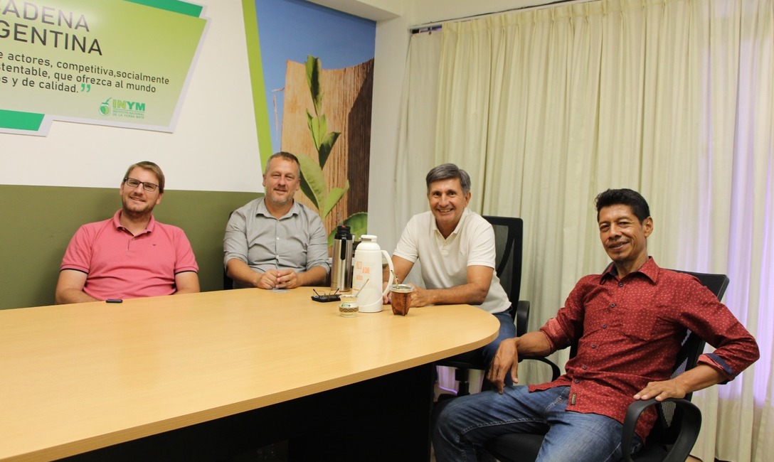 Imagen de Reunión con el cacique de Ara Pyau Imagen de Reunión con el cacique de Ara Pyau