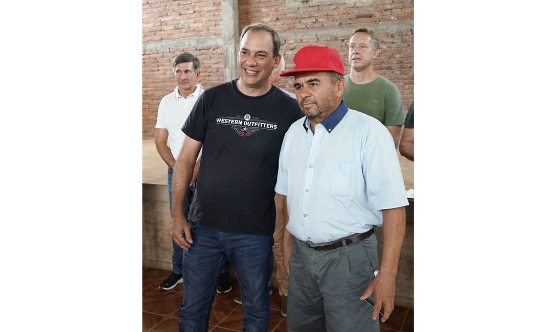 Imagen de Productores de Gobernador Roca recibieron sus carnets de cobertura de salud Imagen de Productores de Gobernador Roca recibieron sus carnets de cobertura de salud