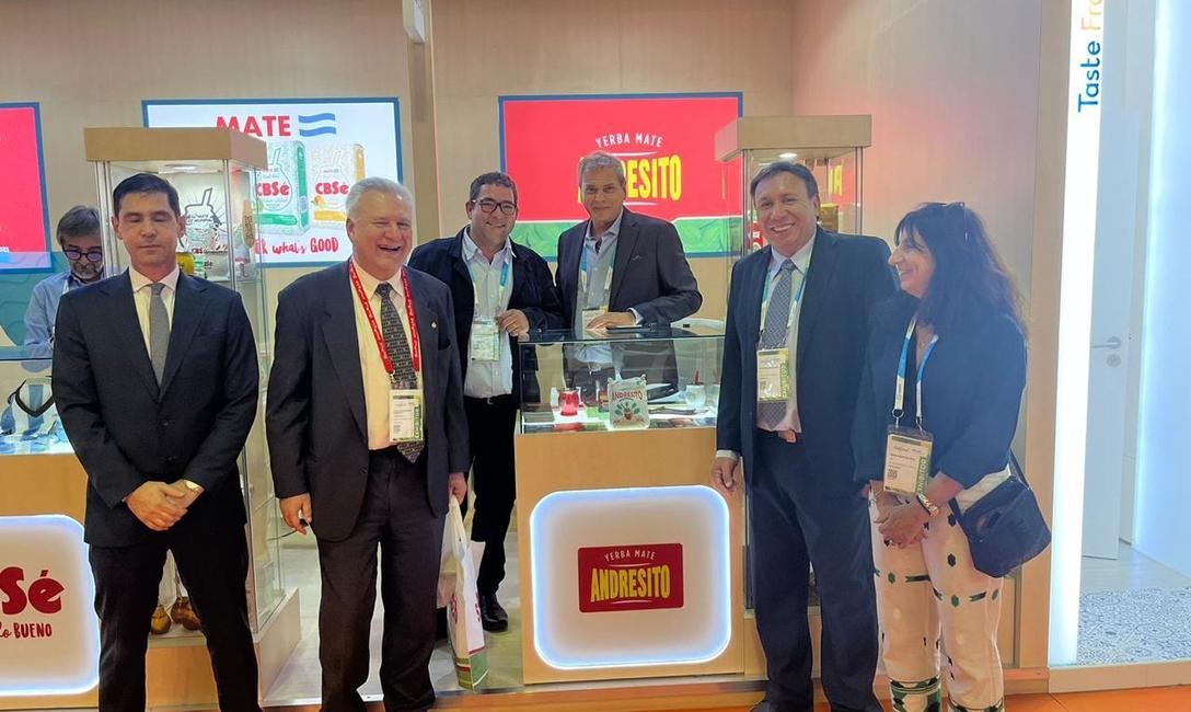 Imagen de La Yerba Mate Argentina se destaca en Gulfood 2023 y consolida su presencia en Medio Oriente Imagen de La Yerba Mate Argentina se destaca en Gulfood 2023 y consolida su presencia en Medio Oriente