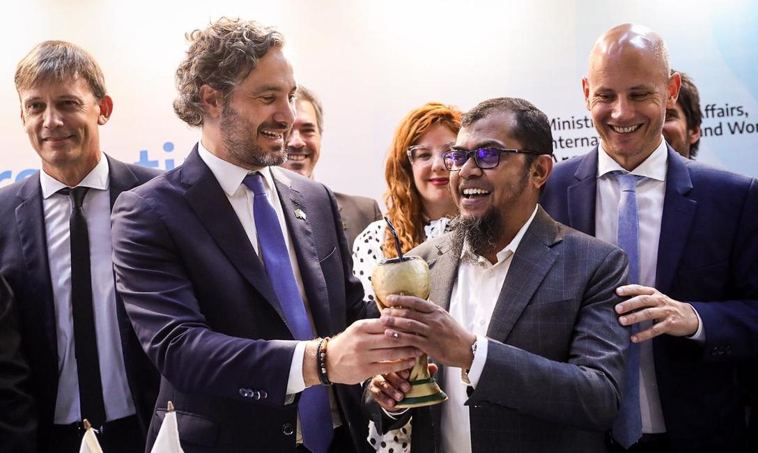 Imagen de La yerba mate desembarcó en Bangladesh y generó gran aceptación en los jóvenes Imagen de La yerba mate desembarcó en Bangladesh y generó gran aceptación en los jóvenes