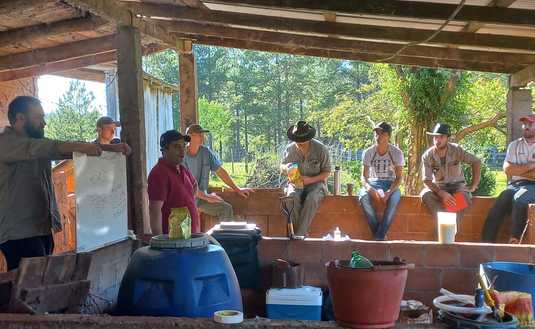 Imagen de Fertilizante natural, tema de capacitaci&oacute;n a productores