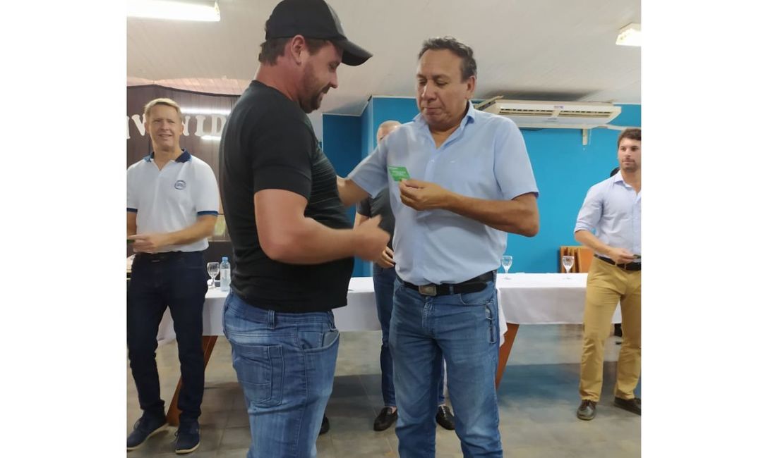 Imagen de Productores de Campo Ram&oacute;n recibieron sus carnets de cobertura de salud