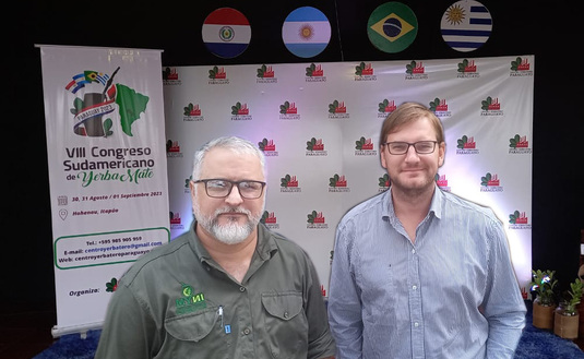 Marcelo Hacklander, representante por la Producción junto a Denis Bochert, representante por Cooperativas en el INYM.