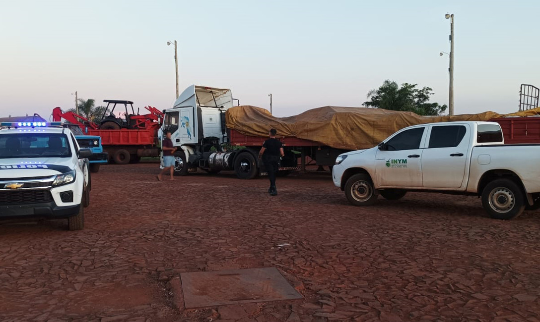 Imagen de El INYM intervino más de 7.000 kilos de palitos en un procedimiento en Comandante Andresito Imagen de El INYM intervino más de 7.000 kilos de palitos en un procedimiento en Comandante Andresito