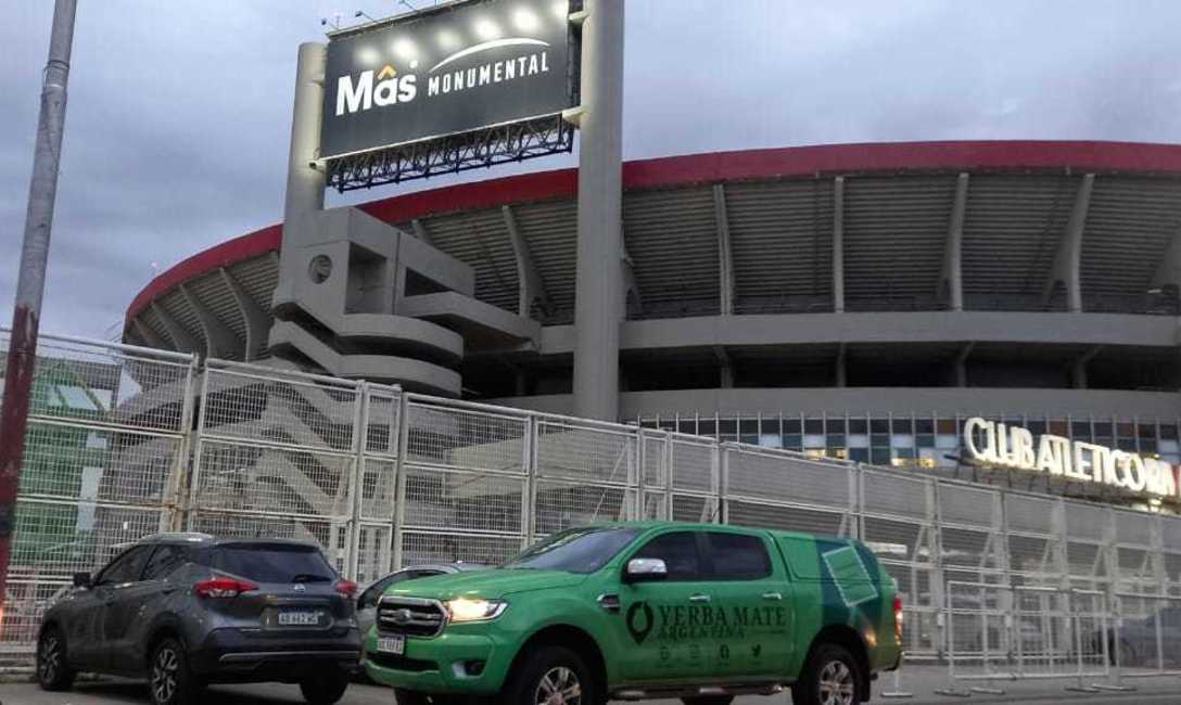 Imagen de Yerba mate y obsequios para los jugadores de la Selecci&oacute;n de F&uacute;tbol