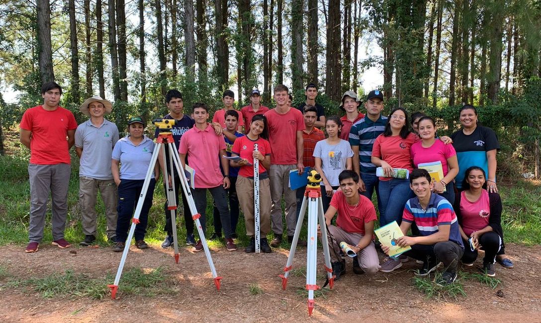 Imagen de Jornada con alumnos del IEA Nº 13 de Guaraní, en el Día Mundial del Agua Imagen de Jornada con alumnos del IEA Nº 13 de Guaraní, en el Día Mundial del Agua