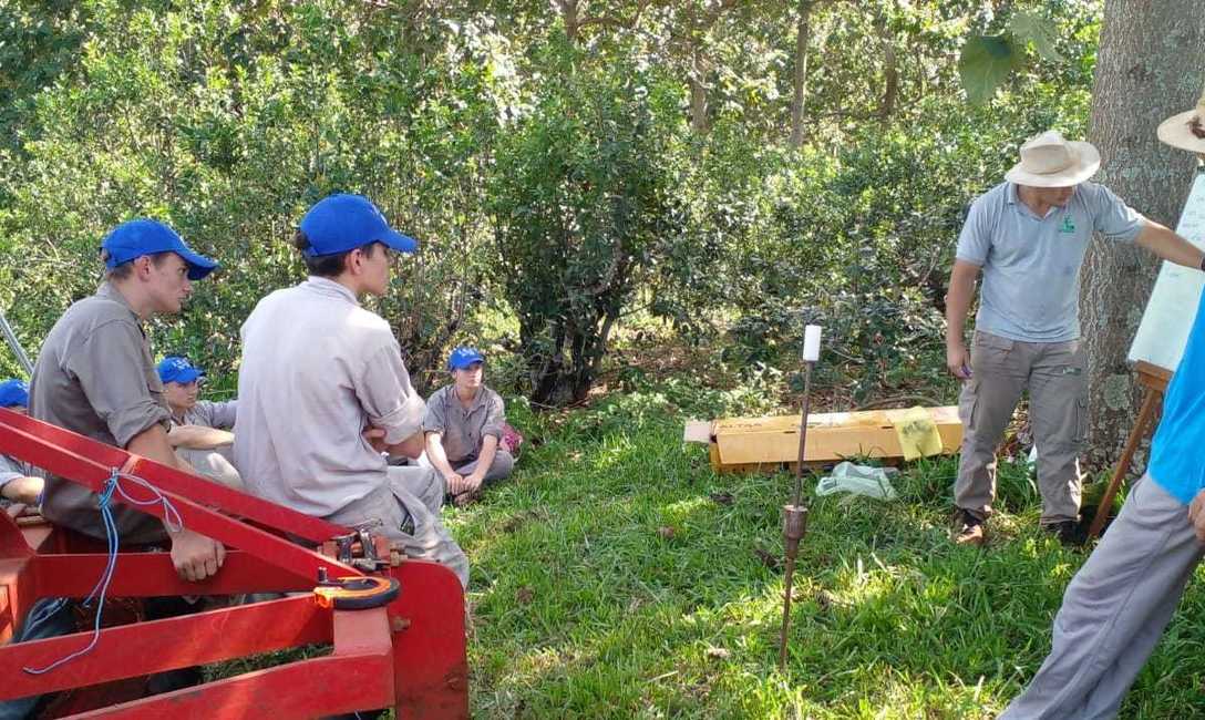 Imagen de En la chacra de Dutka, capacitaci&oacute;n para evitar erosi&oacute;n y retener el agua