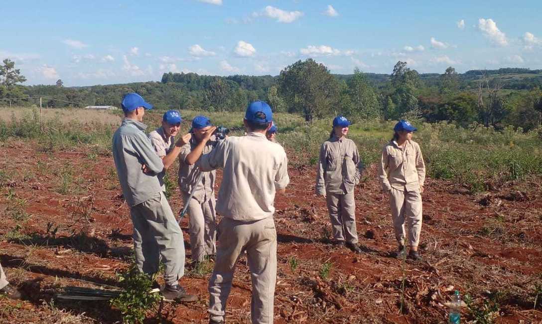 Imagen de En la chacra de Dutka, capacitaci&oacute;n para evitar erosi&oacute;n y retener el agua