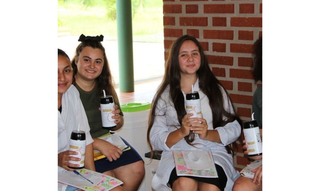 Imagen de Casi 7 mil herramientas, becas e indumentarias volcadas al sector yerbatero para mejorar la productividad