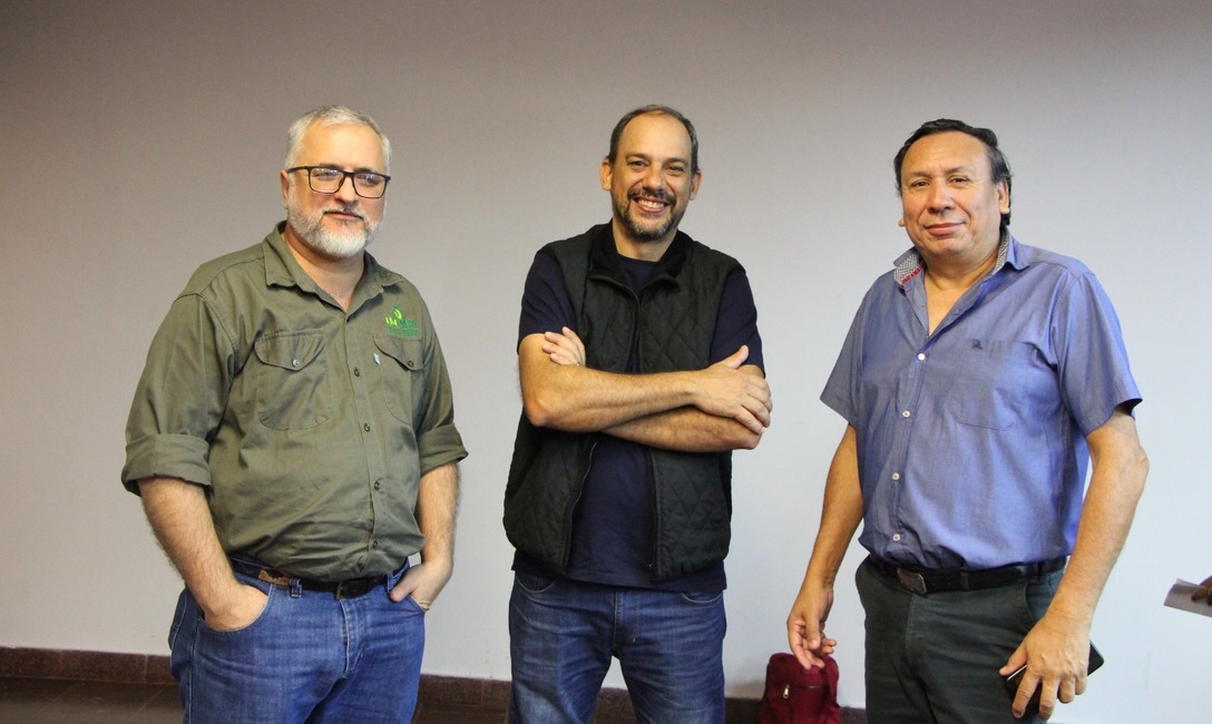 Directores representantes de los Productores : Claudio Hacklander y Jonas Petterson; junto al Vicepresidente del Instituto, Ricardo Maciel. Directores representantes de los Productores : Claudio Hacklander y Jonas Petterson; junto al Vicepresidente del Instituto, Ricardo Maciel.