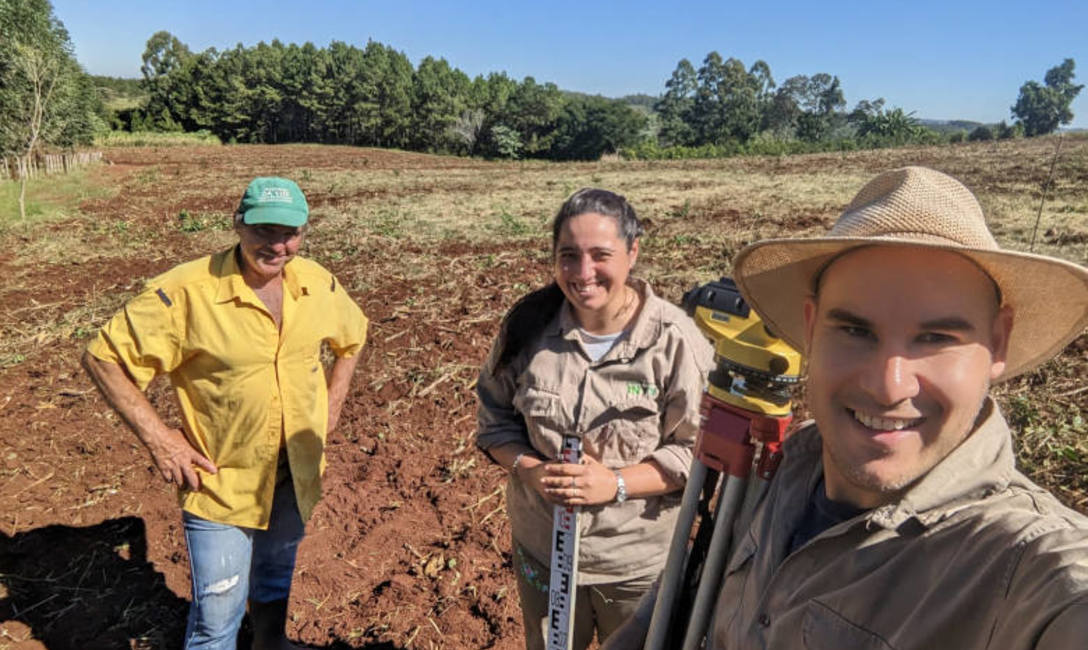 Imagen de Curvas a nivel, �ponchos� y cubiertas verdes en charlas del INYM con los j&oacute;venes