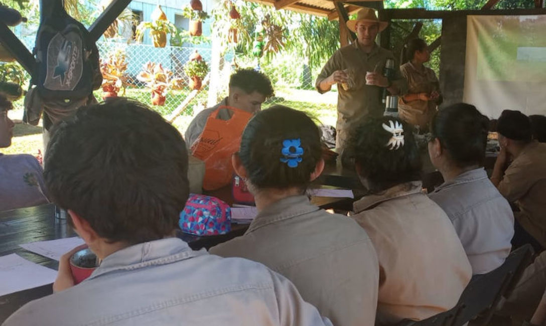 Imagen de Curvas a nivel, �ponchos� y cubiertas verdes en charlas del INYM con los j&oacute;venes