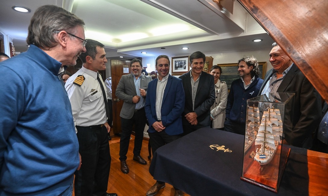 Imagen de La Yerba Mate Argentina, presente en el viaje 2023 de la Fragata Libertad Imagen de La Yerba Mate Argentina, presente en el viaje 2023 de la Fragata Libertad