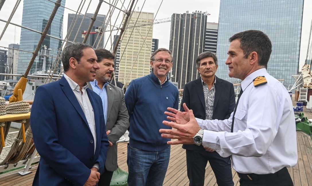 Imagen de La Yerba Mate Argentina, presente en el viaje 2023 de la Fragata Libertad Imagen de La Yerba Mate Argentina, presente en el viaje 2023 de la Fragata Libertad