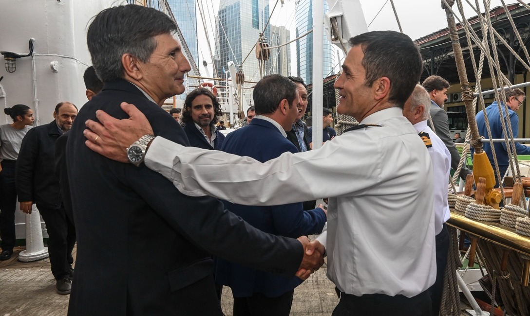 Imagen de La Yerba Mate Argentina, presente en el viaje 2023 de la Fragata Libertad Imagen de La Yerba Mate Argentina, presente en el viaje 2023 de la Fragata Libertad