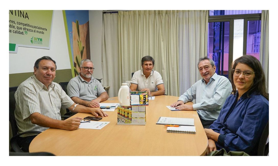 Imagen de Reunión con autoridades del Parque Tecnológico Misiones Imagen de Reunión con autoridades del Parque Tecnológico Misiones