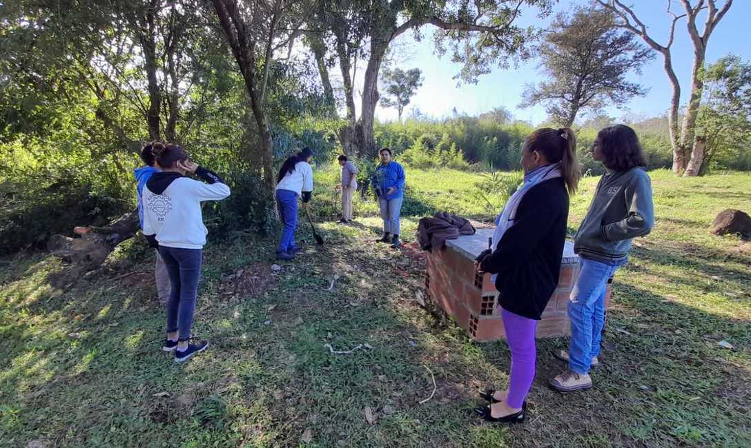 Imagen de Jornada de Cuidado del Medio Ambiente junto a estudiantes secundarios Imagen de Jornada de Cuidado del Medio Ambiente junto a estudiantes secundarios