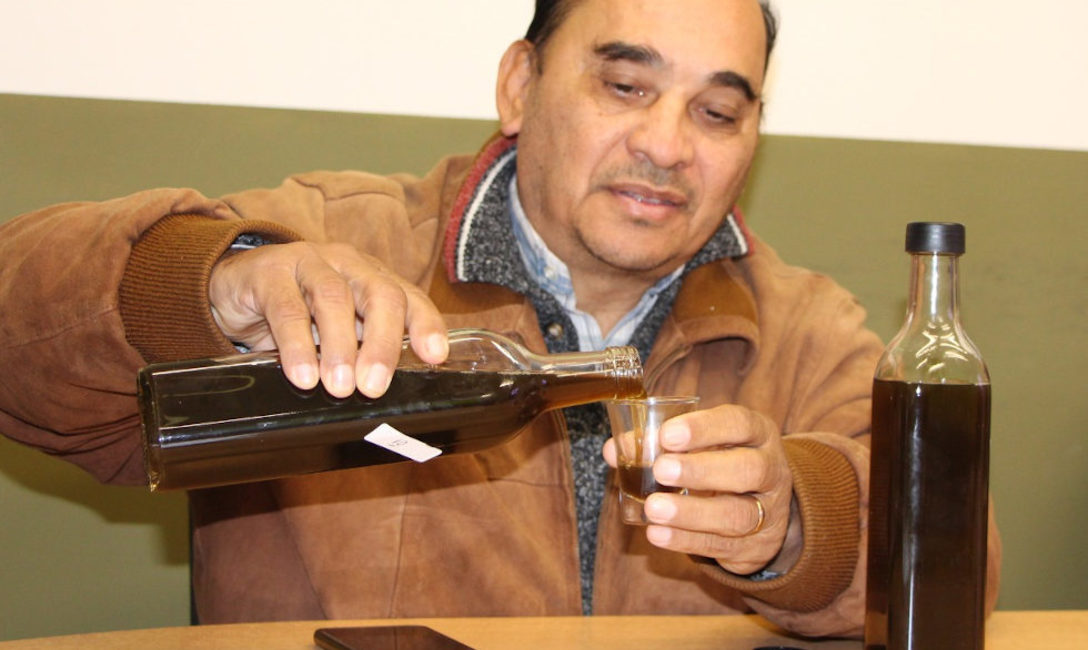 Imagen de Cápsulas y licor, la innovación de un productor de yerba mate en reunión con el INYM Imagen de Cápsulas y licor, la innovación de un productor de yerba mate en reunión con el INYM