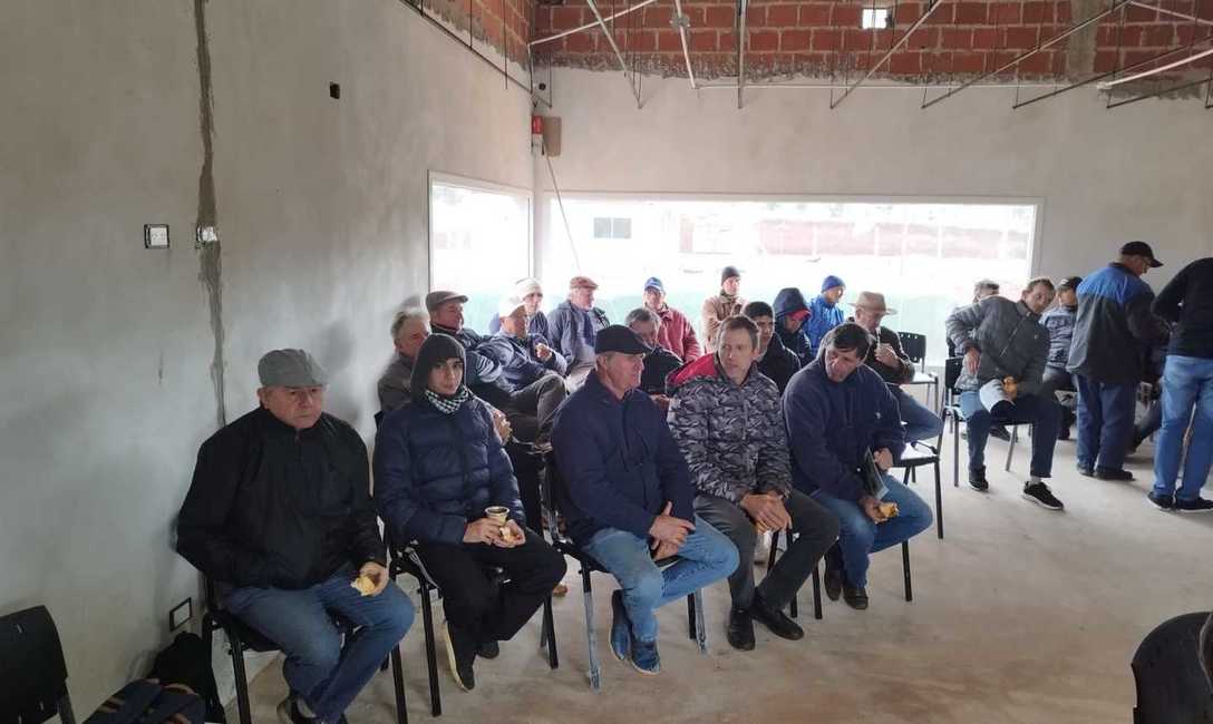 Imagen de Capacitaci&oacute;n en cosecha de �rama madura� con productores de Campo Grande
