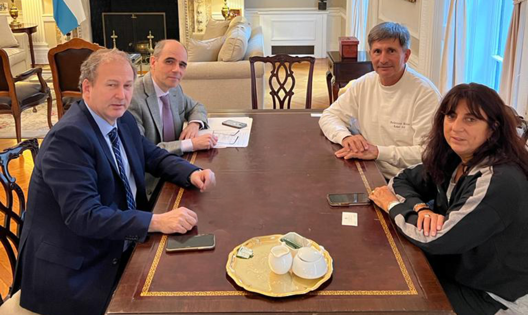 Imagen de Reunión con el Cónsul Argentino en Nueva York Imagen de Reunión con el Cónsul Argentino en Nueva York
