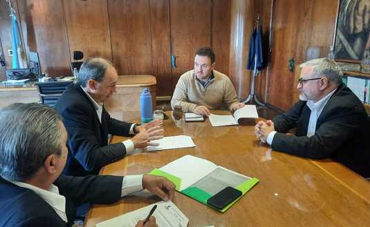 Imagen de El INYM y Desarrollo Social de Nación buscan optimizar el control de la yerba que se entrega en bolsones de alimentos