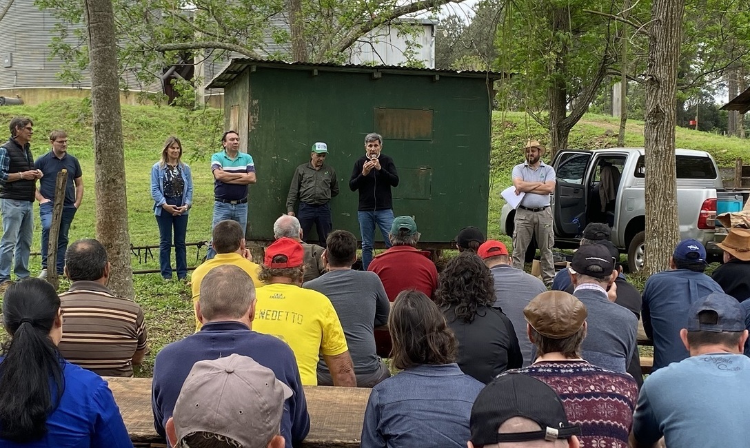 Imagen de Compartir para mejorar. Productores de toda la región yerbatera asistieron a la jornada técnica desarrollada en Jardín América Imagen de Compartir para mejorar. Productores de toda la región yerbatera asistieron a la jornada técnica desarrollada en Jardín América